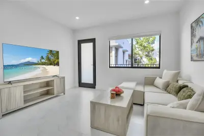 944 Jefferson Ave #15, Miami Beach: photo 1 of 23