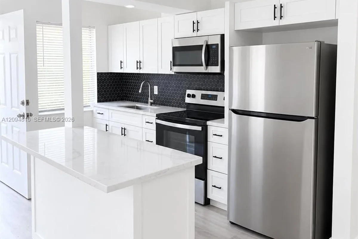 3340 SW 24th Ter, Miami: photo 1 of 1
