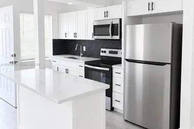 3340 SW 24th Ter, Miami: photo 1 of 1