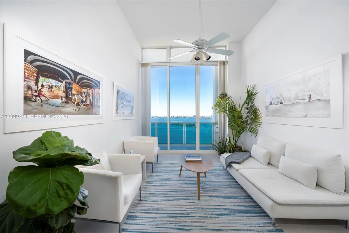725 NE 22nd St #PH2C, Miami: photo 1 of 41