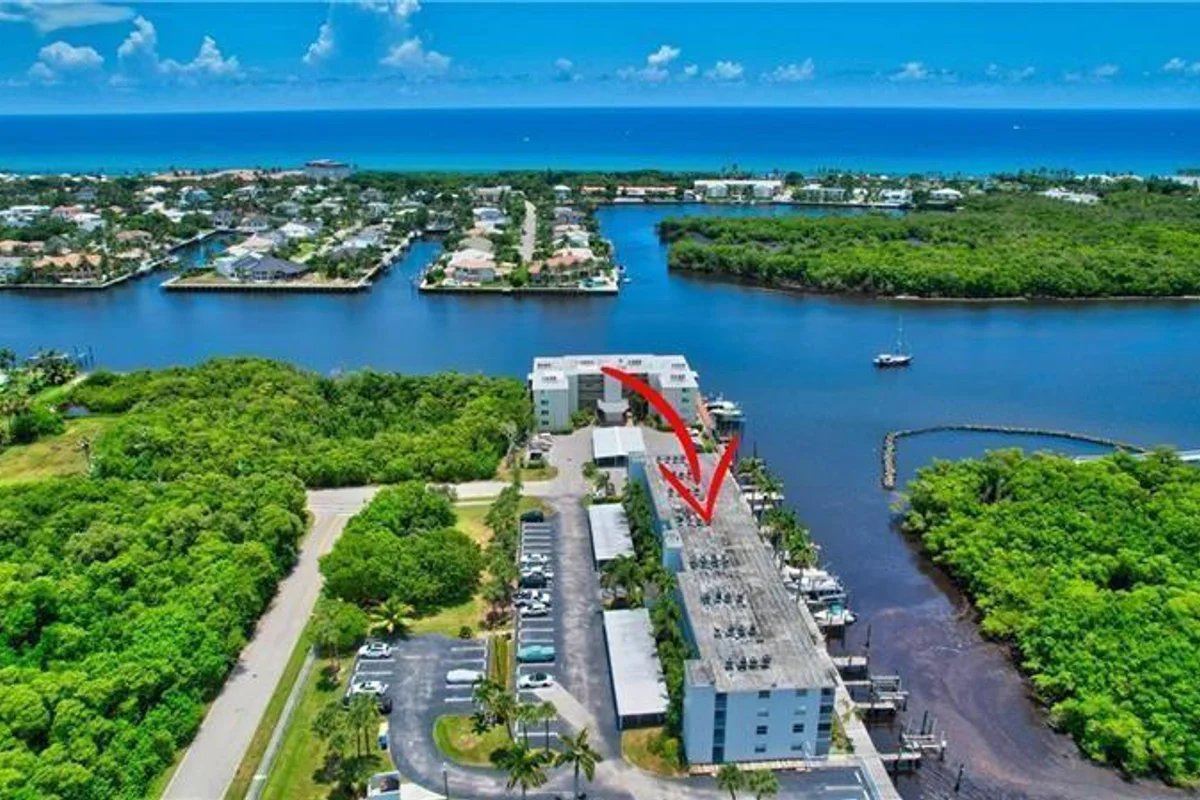 689 NE 6th Ct, Boynton Beach: photo 1 of 17