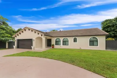 15221 SW 148th Ave, Miami: photo 1 of 43
