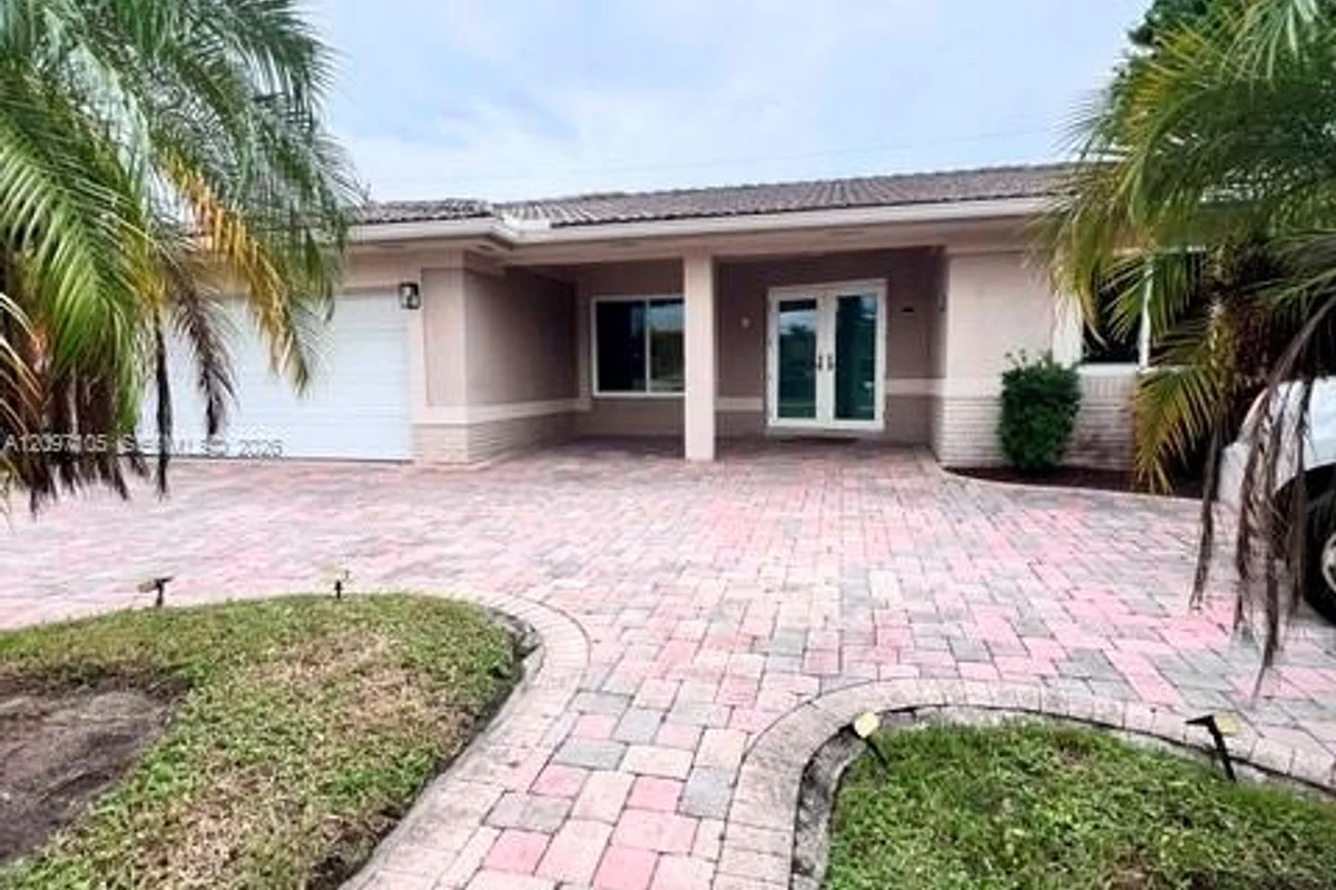 16764 Golfview Dr, Weston: photo 1 of 12