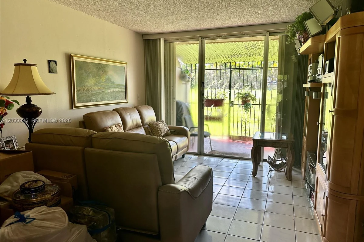 820 NW 87th Ave #105, Miami: photo 1 of 11