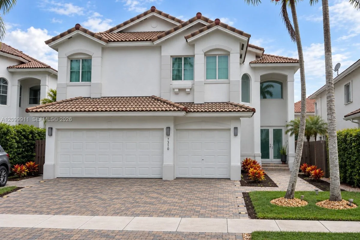 7310 NW 107th Pl, Doral: photo 1 of 33