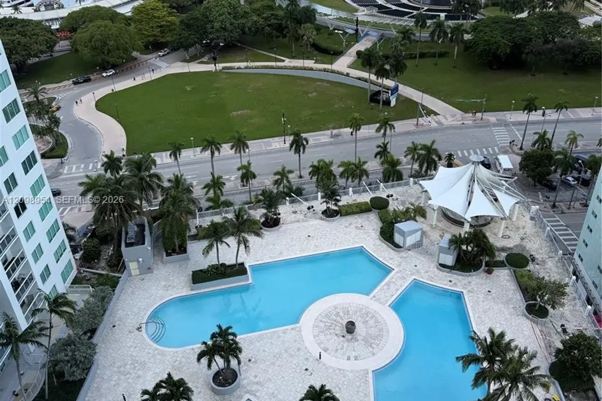 253 NE 2nd St #2405, Miami: photo 1 of 28