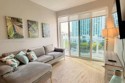 321 NE 26th St #707, Miami: photo 1 of 31