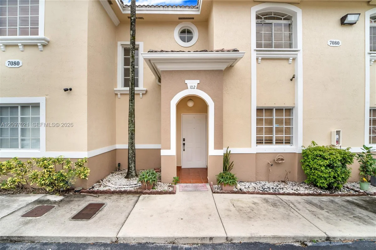 7080 NW 174th Ter #102, Hialeah: photo 1 of 34