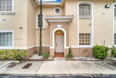 7080 NW 174th Ter #102, Hialeah: photo 1 of 34