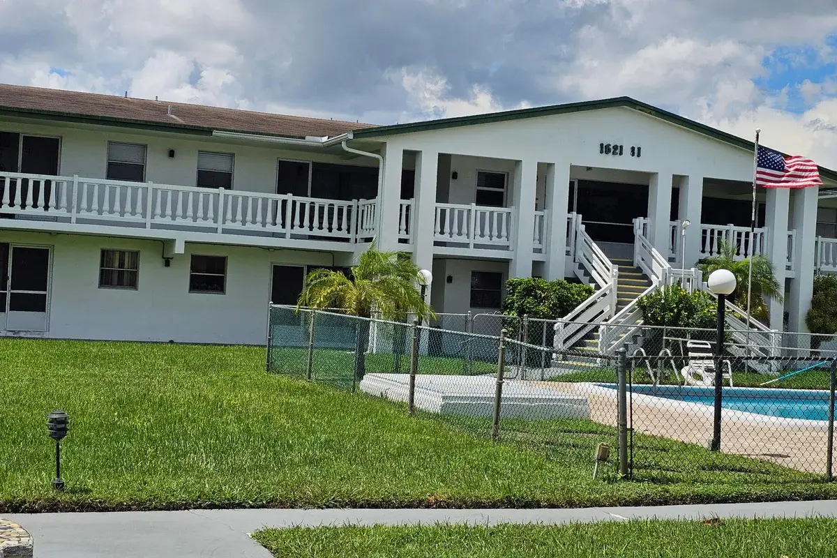 1621 NW 46th Ave #212, Lauderhill: photo 1 of 18