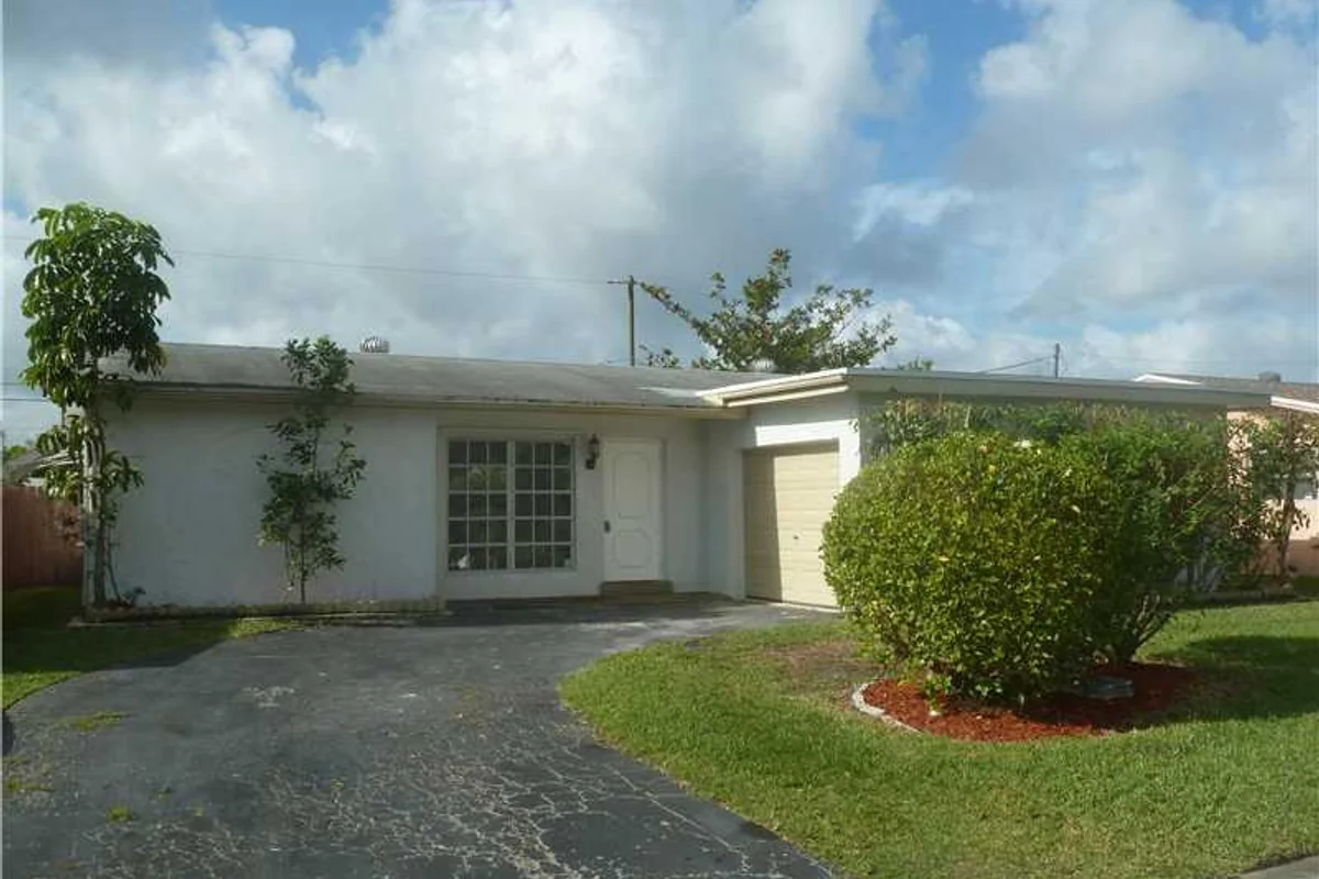 9616 NW 26th Pl, Sunrise: photo 1 of 15