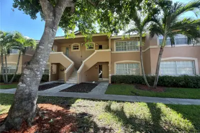 11448 NW 43rd St, Coral Springs: photo 1 of 12