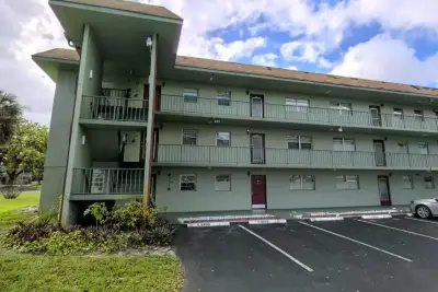 611 S State Rd 7 #1B, Margate: photo 1 of 10