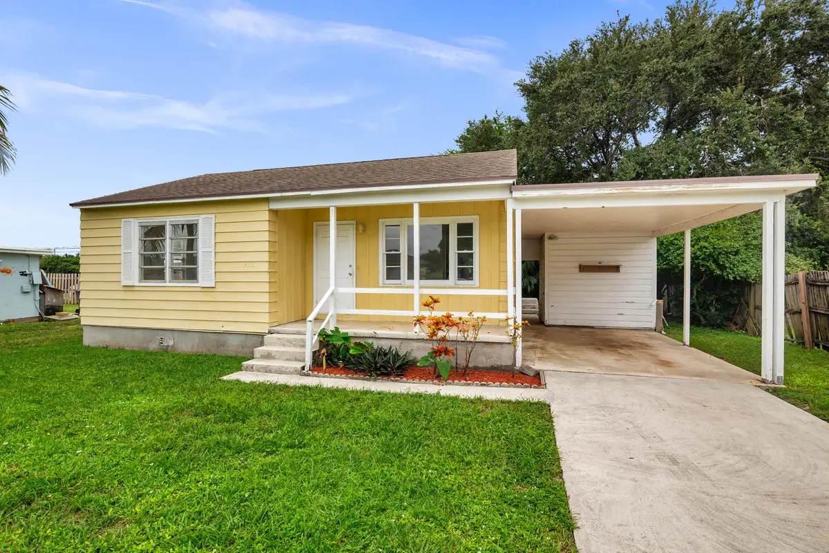 2518 N Genessee Ave, West Palm Beach: photo 1 of 10