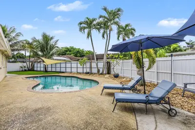 10150 NW 22nd Ct, Pembroke Pines: photo 1 of 67