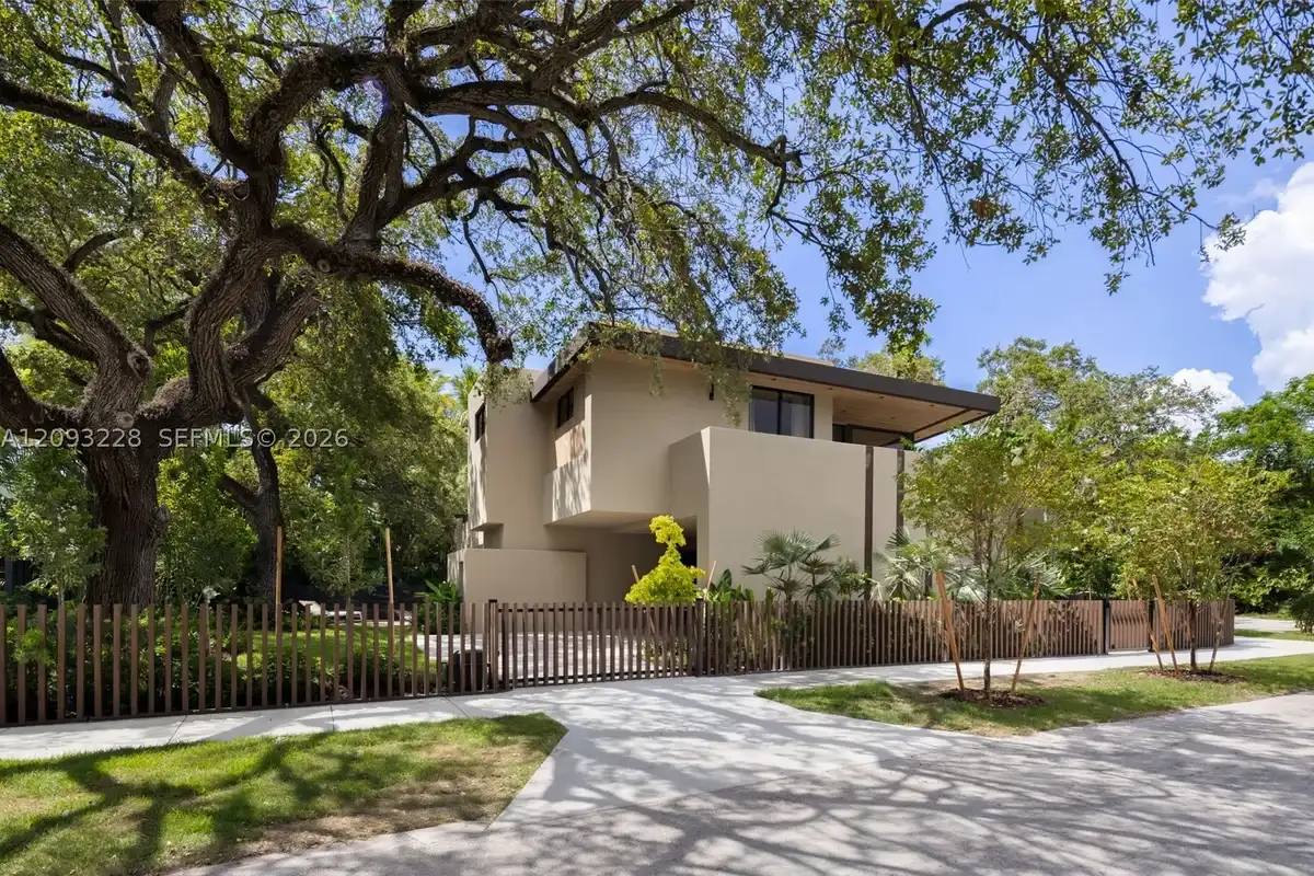1698 Tigertail Ave, Miami: photo 1 of 33