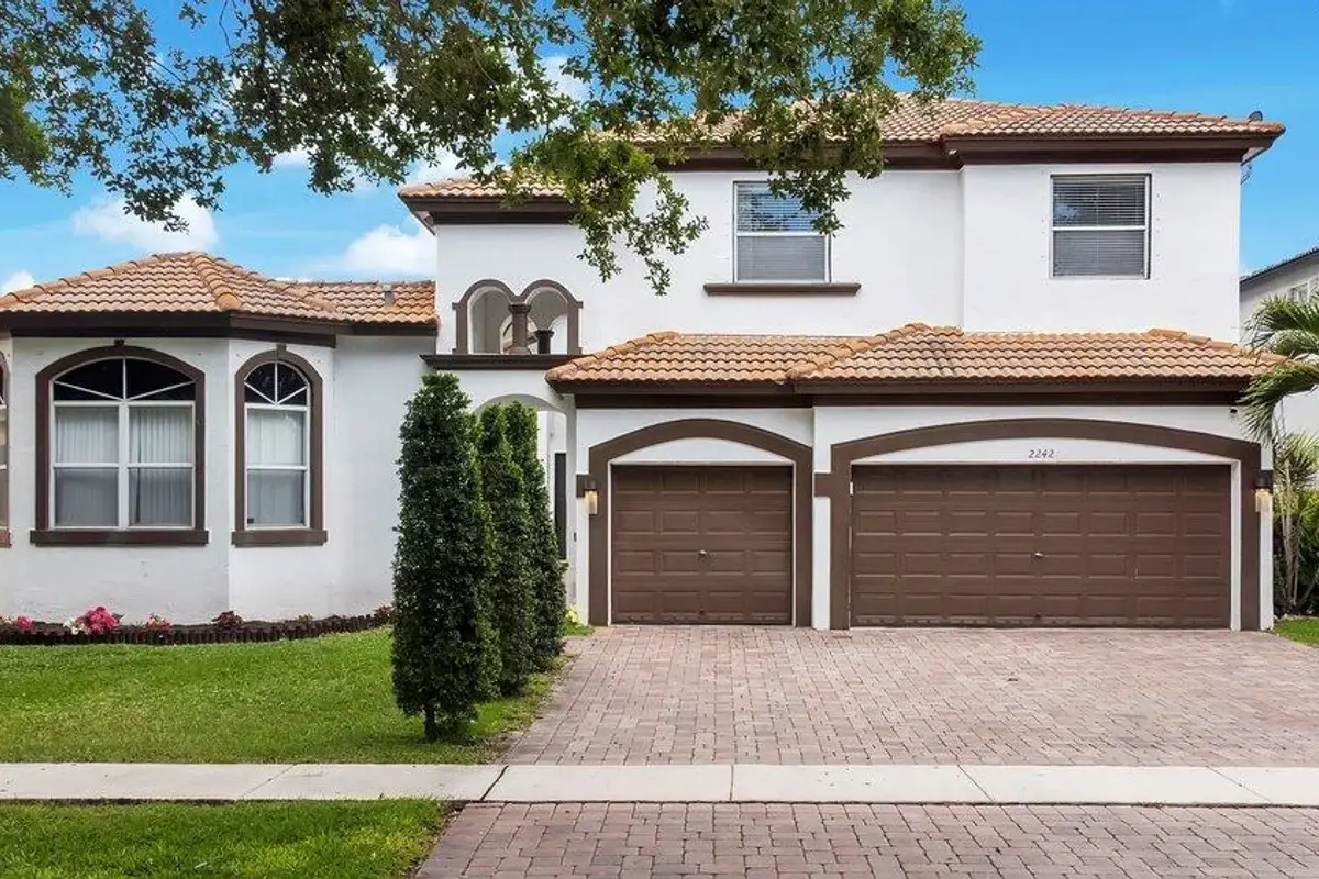 2242 SW 130th Ter, Miramar: photo 1 of 40