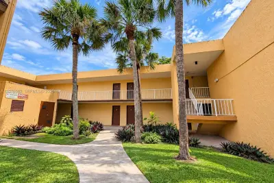 13700 SW 62nd St #143, Miami: photo 1 of 15