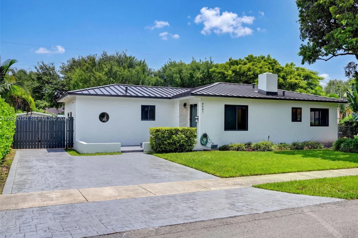 4547 SW 16th St, Miami: photo 1 of 35