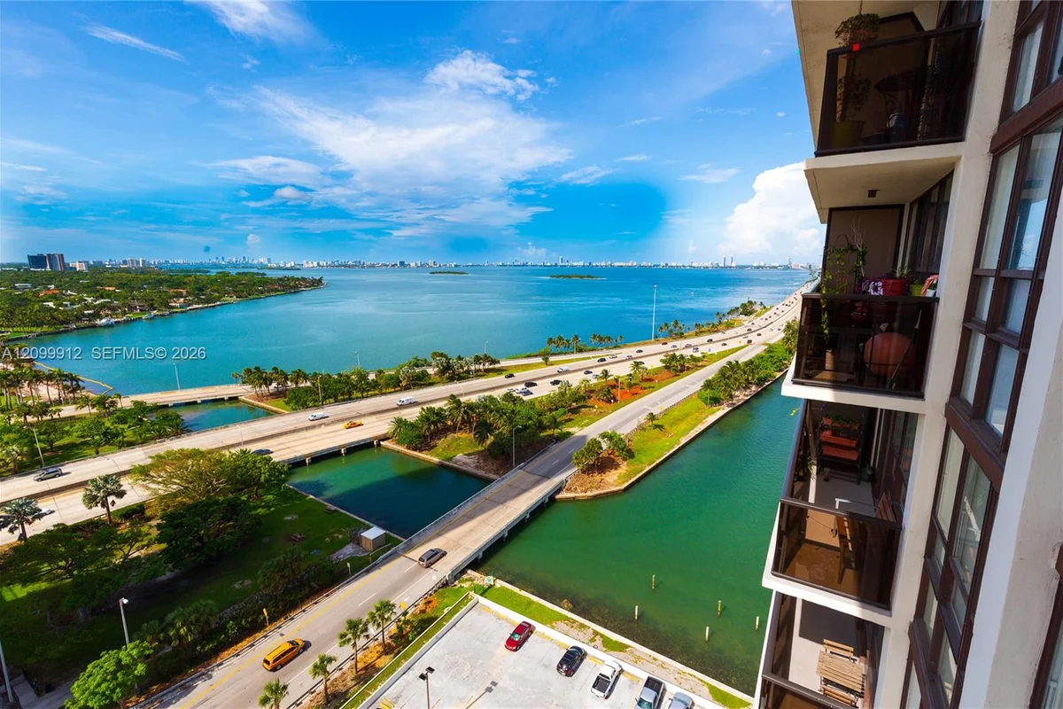 600 NE 36th St #1614, Miami: photo 1 of 33