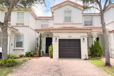 7940 NW 108th Pl, Doral: photo 1 of 43