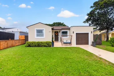 1019 S C St, Lake Worth Beach: photo 1 of 40