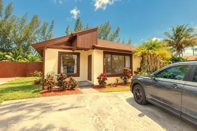 3770 Mil Lake Ct, Lake Worth: photo 1 of 13