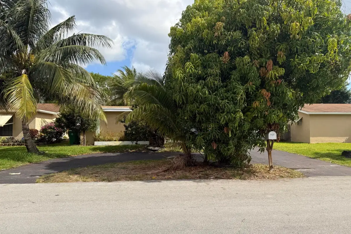 8849 W Long Acre Dr, Miramar: photo 1 of 26