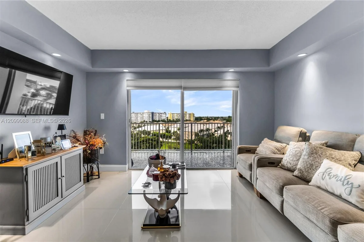 3850 Washington St #704, Hollywood: photo 1 of 40