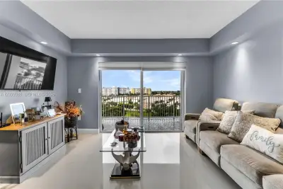 3850 Washington St #704, Hollywood: photo 1 of 40