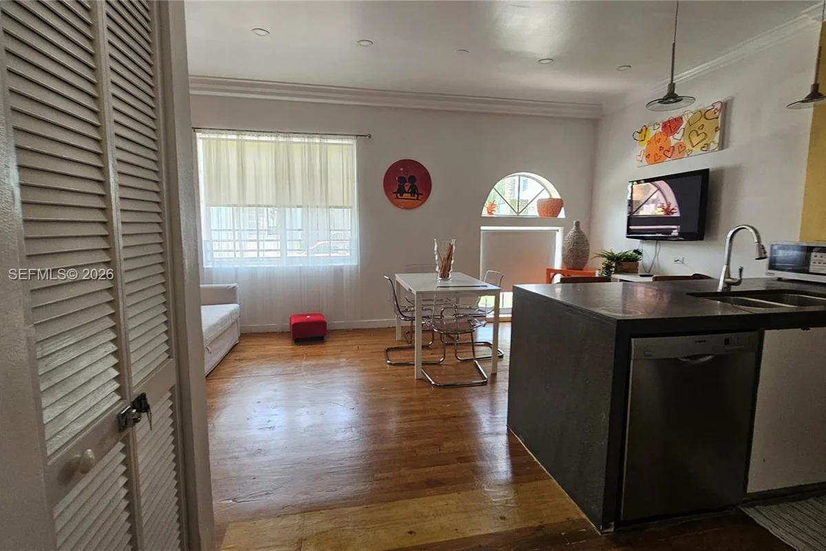 130 3rd St #101, Miami Beach: photo 1 of 34