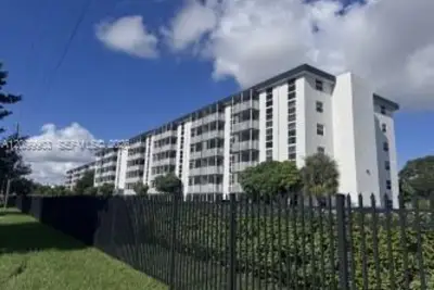 16950 W Dixie Hwy A635 Hwy #635, North Miami Beach: photo 1 of 9