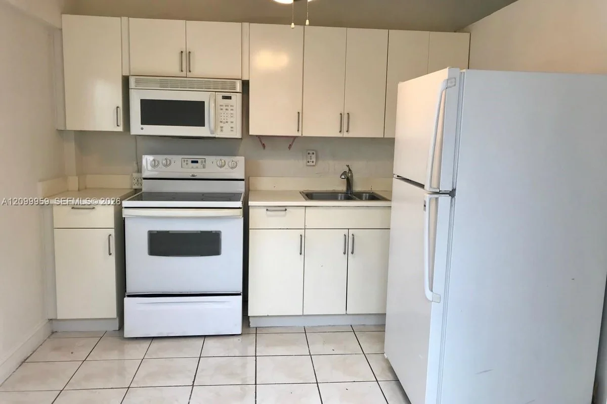 Home in Deerfield Beach: photo 1 of 5