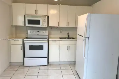 Home in Deerfield Beach: photo 1 of 5