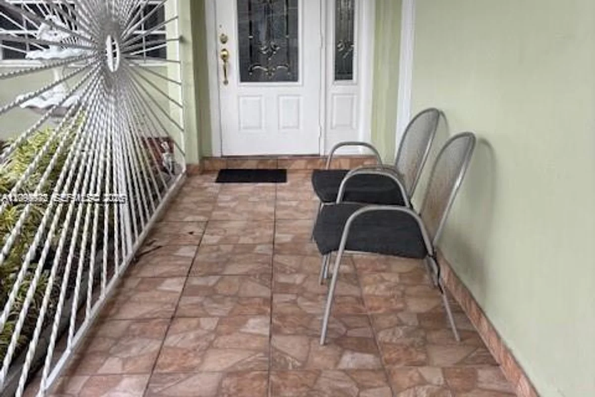 5852 SW 147th Pl #B, Miami: photo 1 of 11