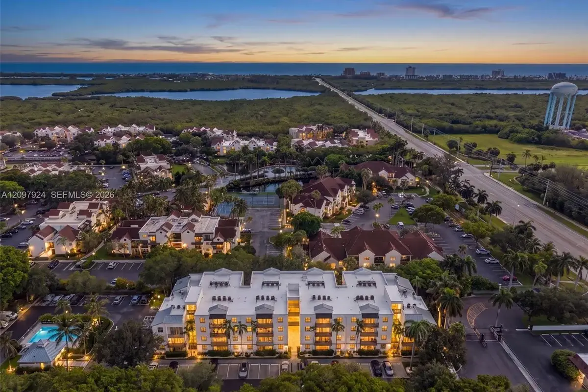 649 E Sheridan St #203, Dania Beach: photo 1 of 33