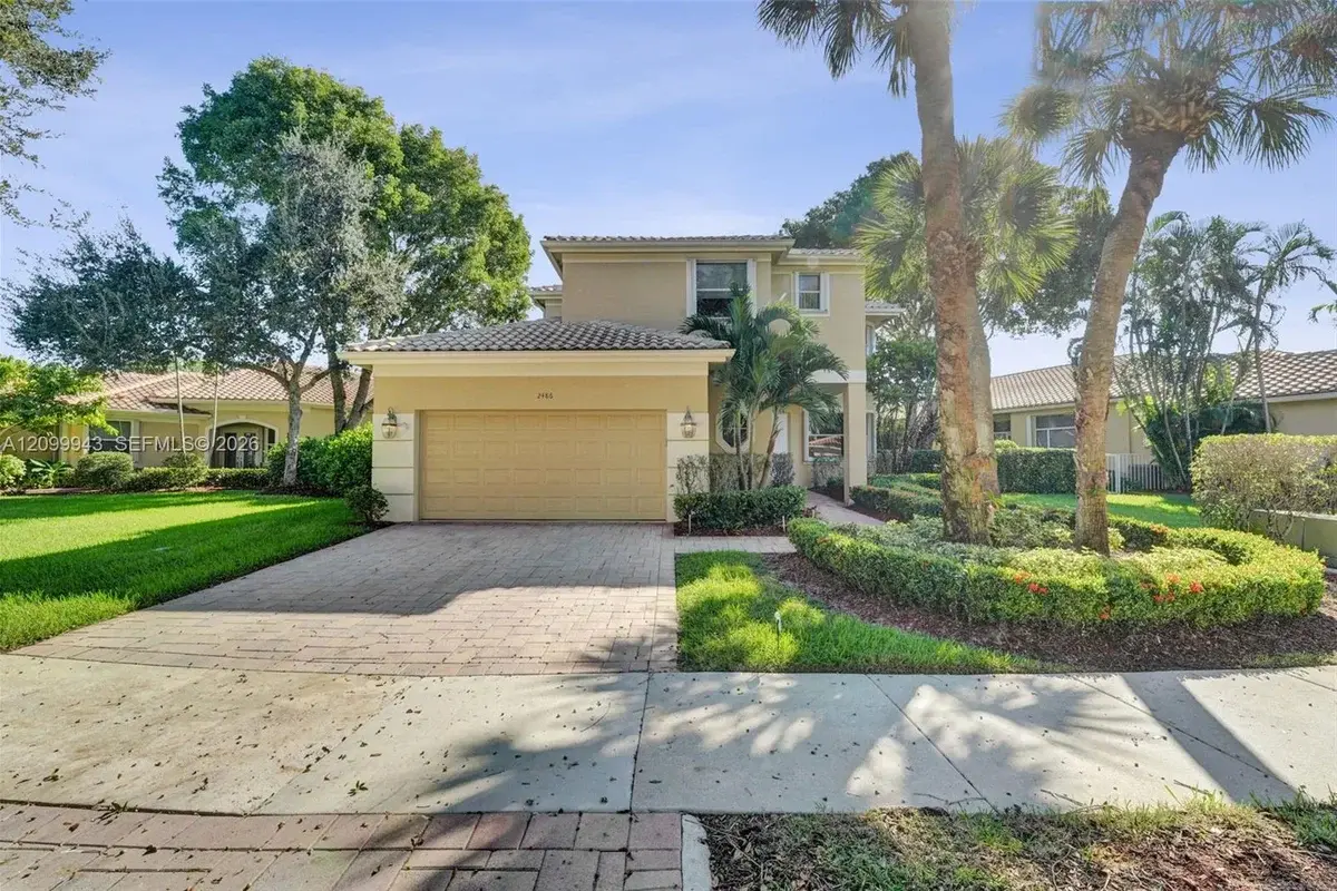 House in Weston: photo 1 of 37