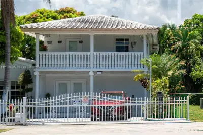 16990 NE 5th Ct #2, North Miami Beach: photo 1 of 18