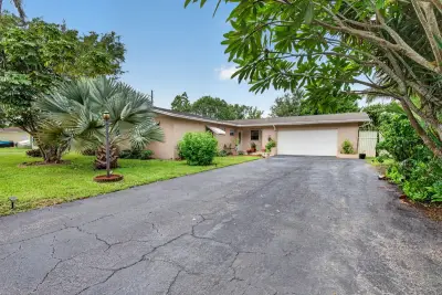 167 NW 49th Ave, Plantation: photo 1 of 44