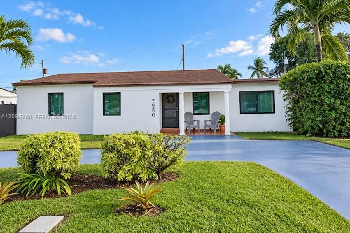 7550 SW 35th St, Miami: photo 1 of 2
