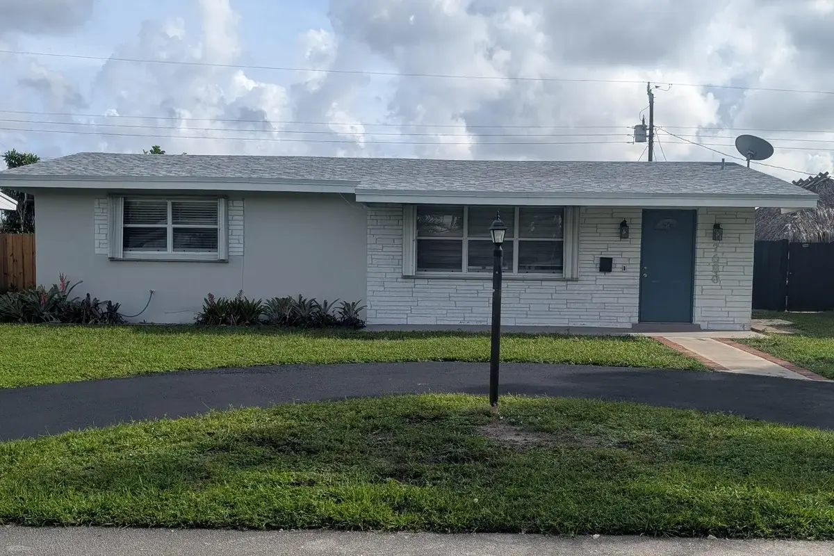 7680 NW 16th Ct, Pembroke Pines: photo 1 of 15