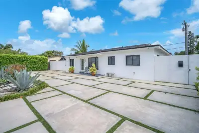 5001 NW 190th St, Miami Gardens: photo 1 of 29