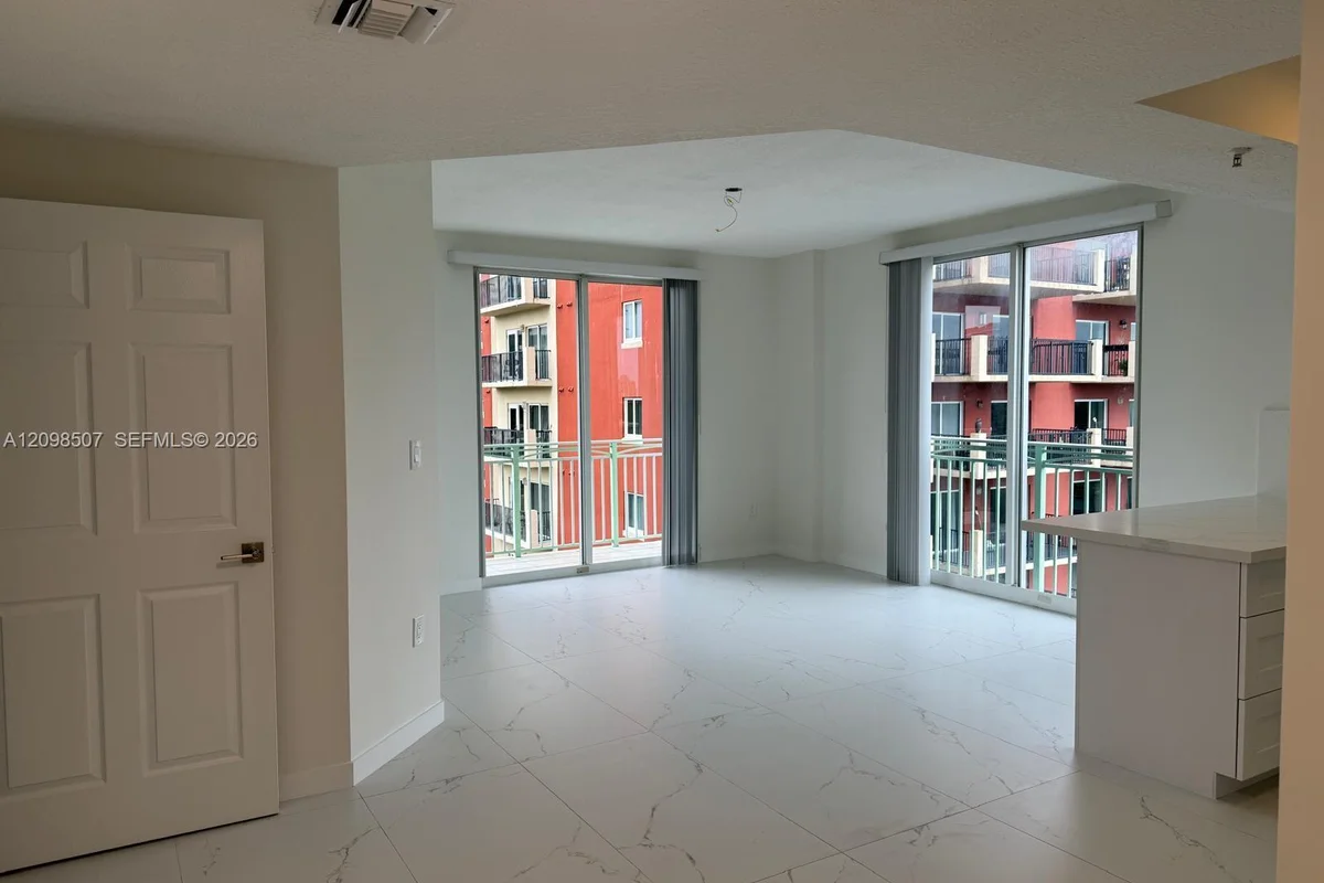 3500 Coral Way #614, Miami: photo 1 of 25