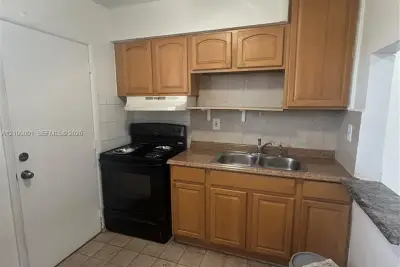 2441 NW 13th St #81, Miami: photo 1 of 23