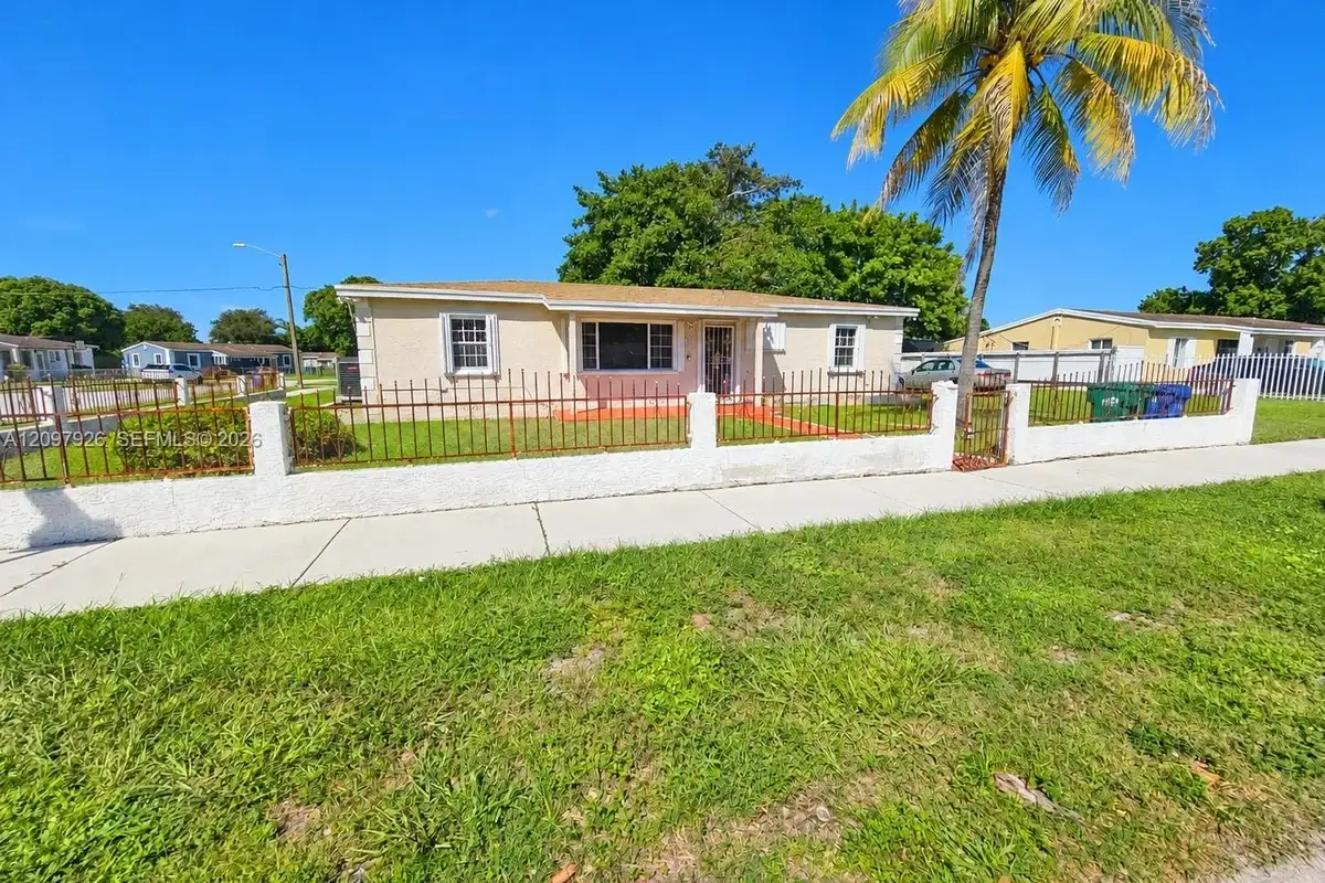15600 NW 28th Ct, Miami Gardens: photo 1 of 14