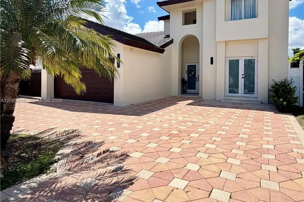 9030 SW 143rd Ave, Miami: photo 1 of 26