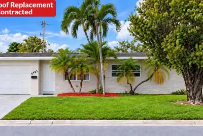 6985 NW 17th Ct, Margate: photo 1 of 18
