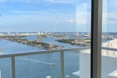1900 N Bayshore Dr #4203, Miami: photo 1 of 14