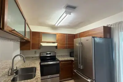 Townhouse in Cooper City: photo 1 of 16