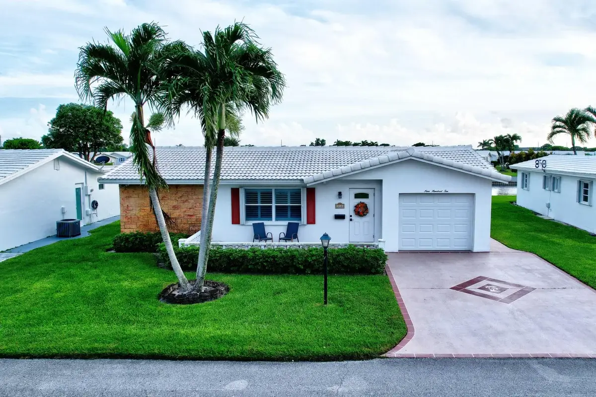 910 SW 7th Ave, Boynton Beach: photo 1 of 33